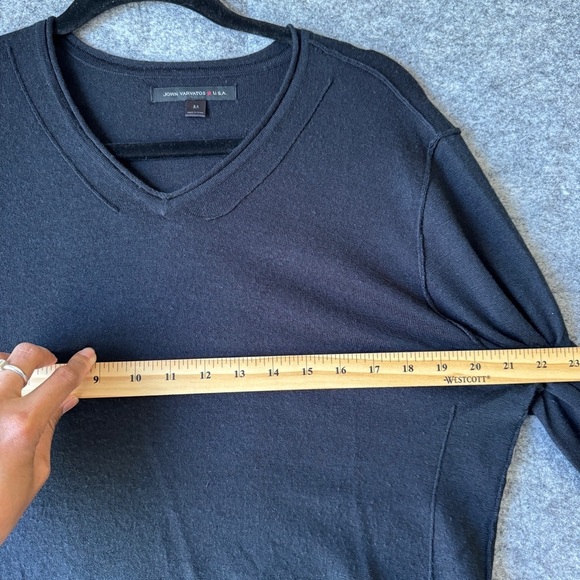 John Varvatos USA Black Wool Blend V-Neck Sweater Size L Textured Sleeve - Picture 8 of 14